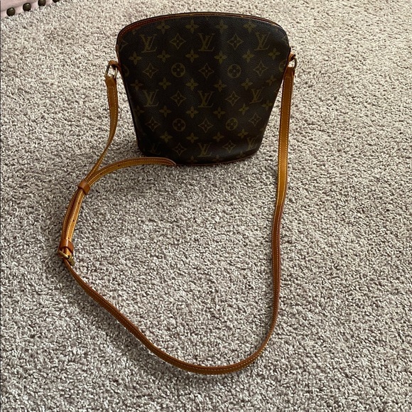 Louis Vuitton Brown Crossbody Bag with Bucket Shape and Textured Fabric - Picture 1 of 3